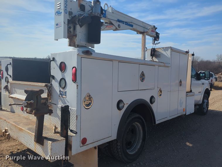 image for item ER1041 2004 Ford F550 utility / service truck