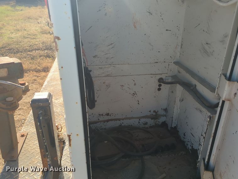 image for item ER1041 2004 Ford F550 utility / service truck