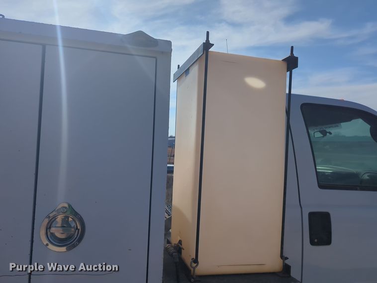 image for item ER1041 2004 Ford F550 utility / service truck