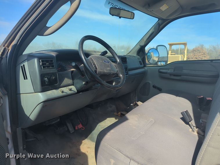 image for item ER1041 2004 Ford F550 utility / service truck