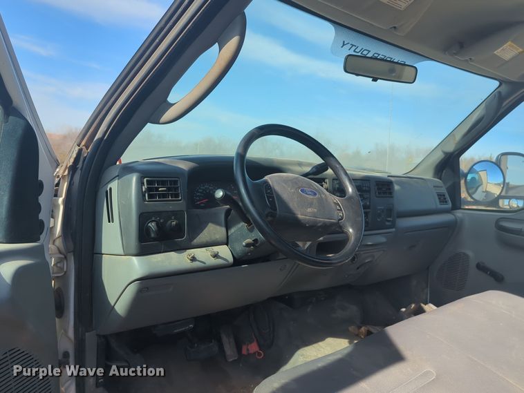 image for item ER1041 2004 Ford F550 utility / service truck