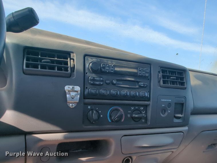 image for item ER1041 2004 Ford F550 utility / service truck