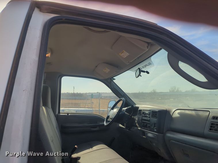 image for item ER1041 2004 Ford F550 utility / service truck