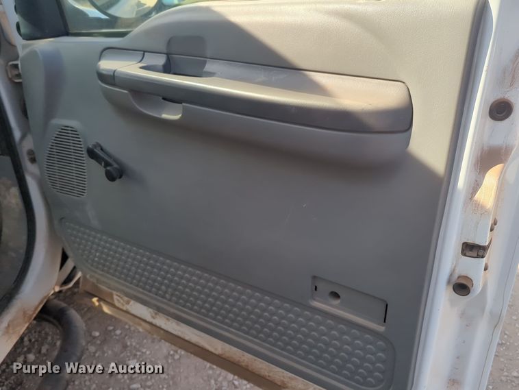 image for item ER1041 2004 Ford F550 utility / service truck