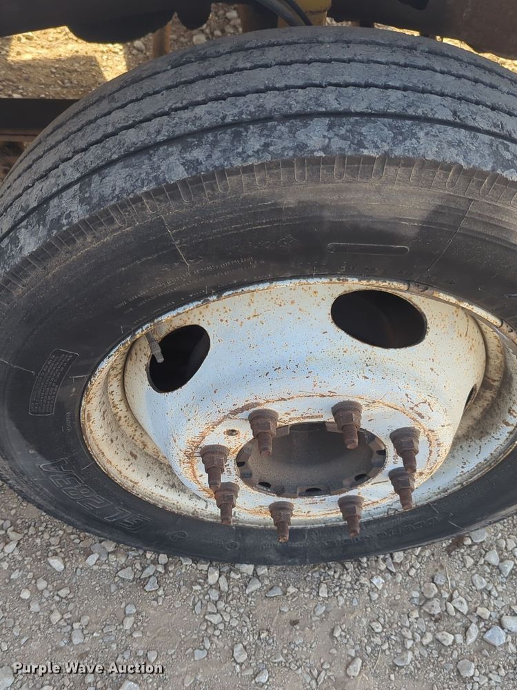 image for item ER1041 2004 Ford F550 utility / service truck