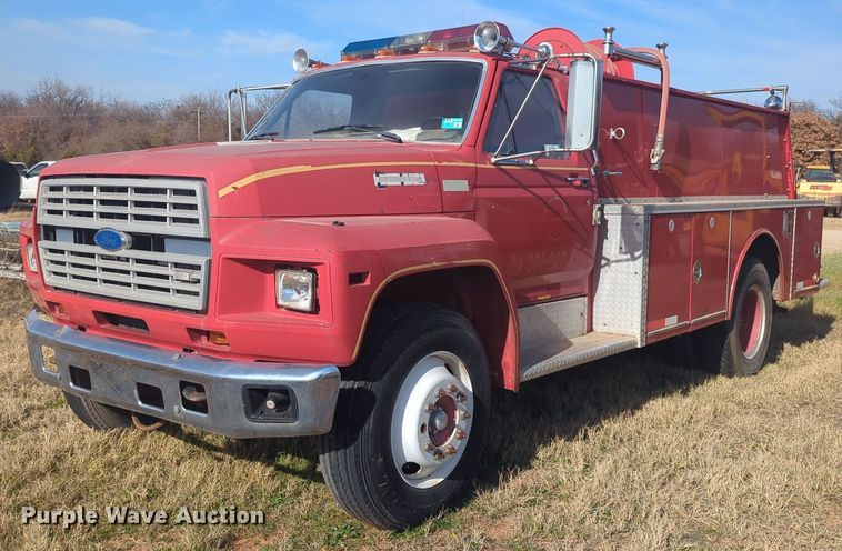 image for item ER1042 1985 Ford F700 pumper fire truck