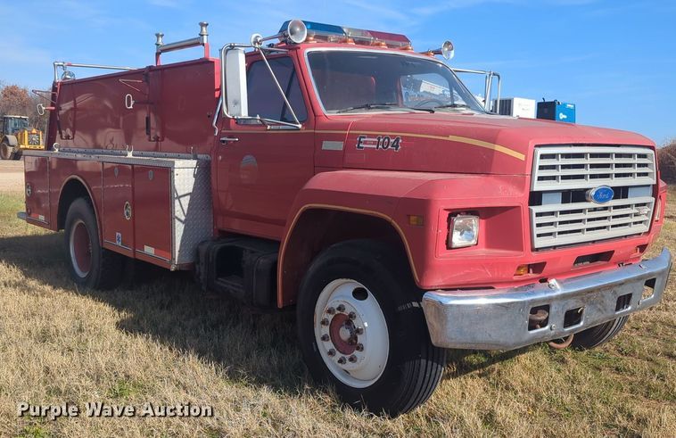 image for item ER1042 1985 Ford F700 pumper fire truck