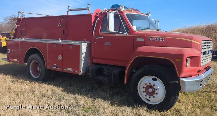 image for item ER1042 1985 Ford F700 pumper fire truck