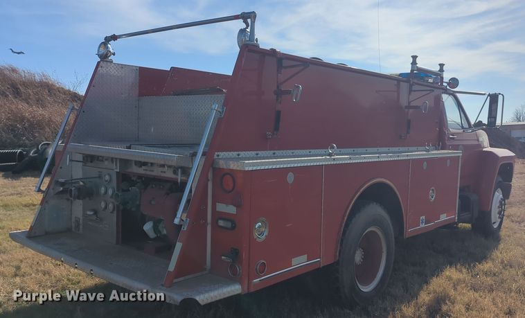 image for item ER1042 1985 Ford F700 pumper fire truck