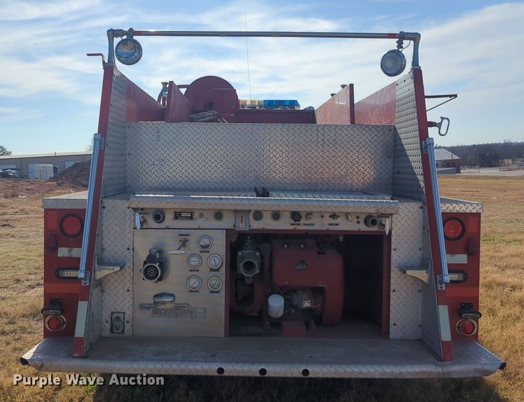 image for item ER1042 1985 Ford F700 pumper fire truck