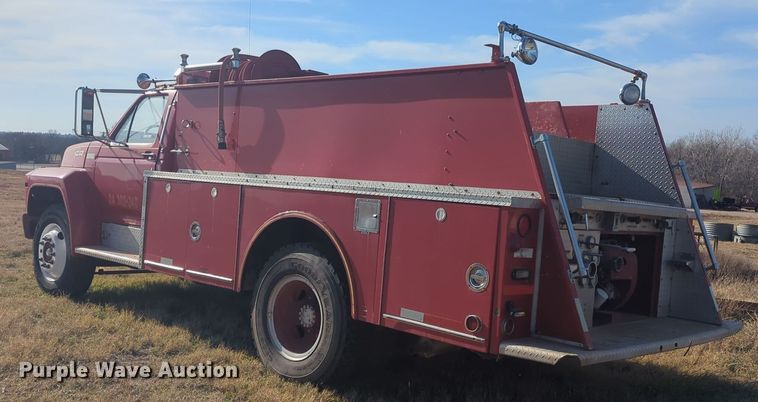 image for item ER1042 1985 Ford F700 pumper fire truck