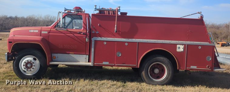 image for item ER1042 1985 Ford F700 pumper fire truck