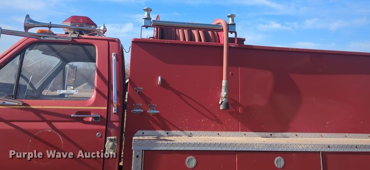 image for item ER1042 1985 Ford F700 pumper fire truck