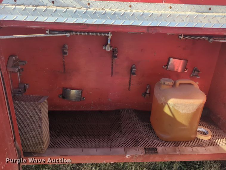 image for item ER1042 1985 Ford F700 pumper fire truck