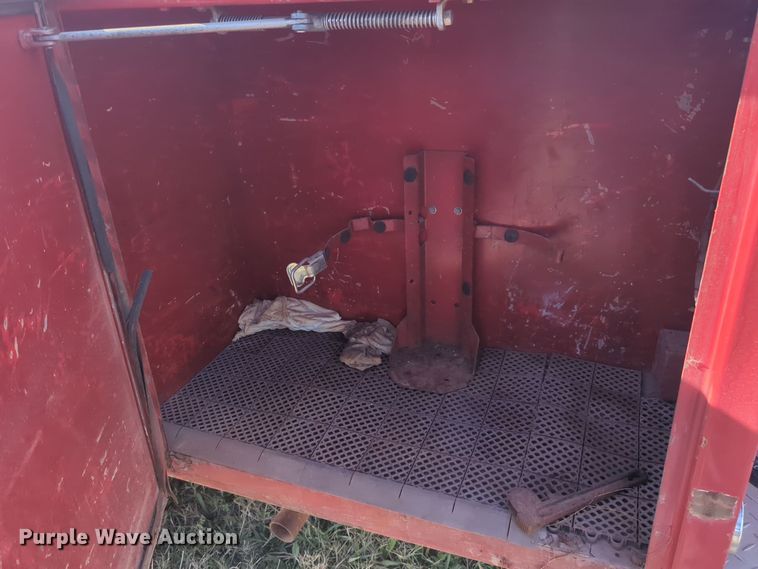 image for item ER1042 1985 Ford F700 pumper fire truck