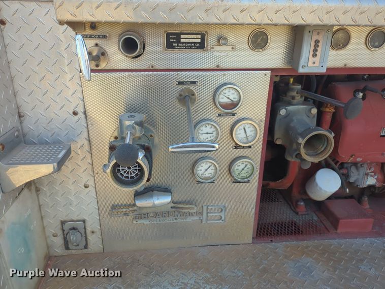 image for item ER1042 1985 Ford F700 pumper fire truck