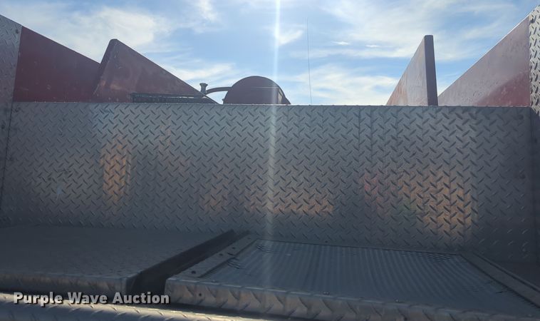 image for item ER1042 1985 Ford F700 pumper fire truck