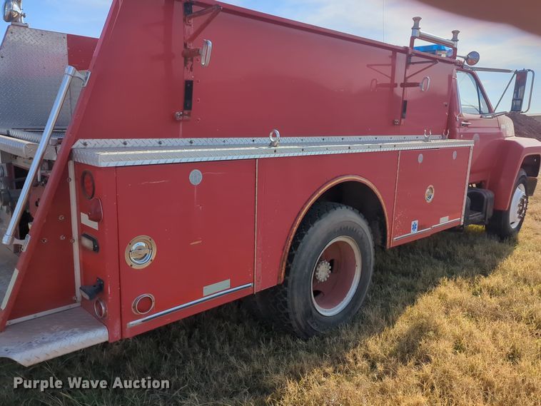 image for item ER1042 1985 Ford F700 pumper fire truck