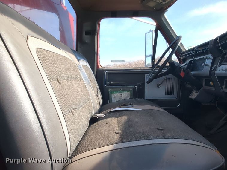 image for item ER1042 1985 Ford F700 pumper fire truck