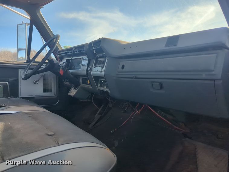 image for item ER1042 1985 Ford F700 pumper fire truck