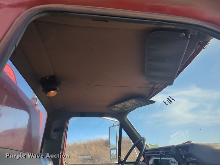 image for item ER1042 1985 Ford F700 pumper fire truck