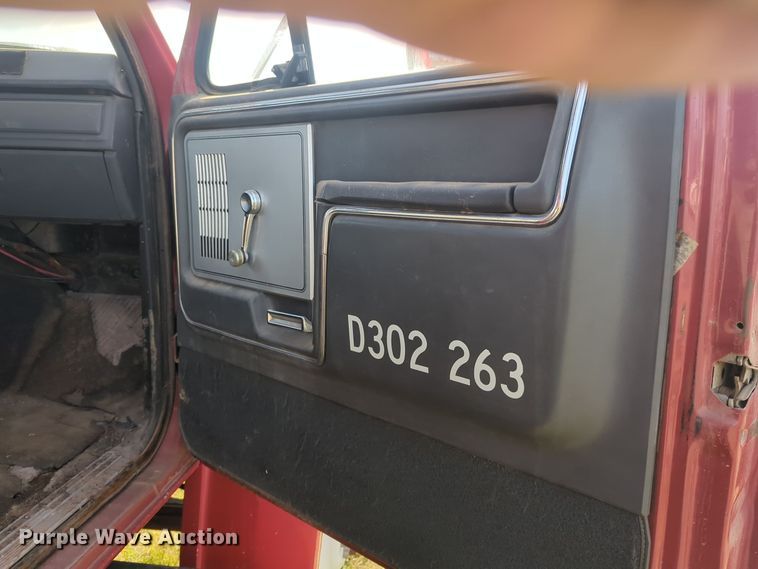 image for item ER1042 1985 Ford F700 pumper fire truck