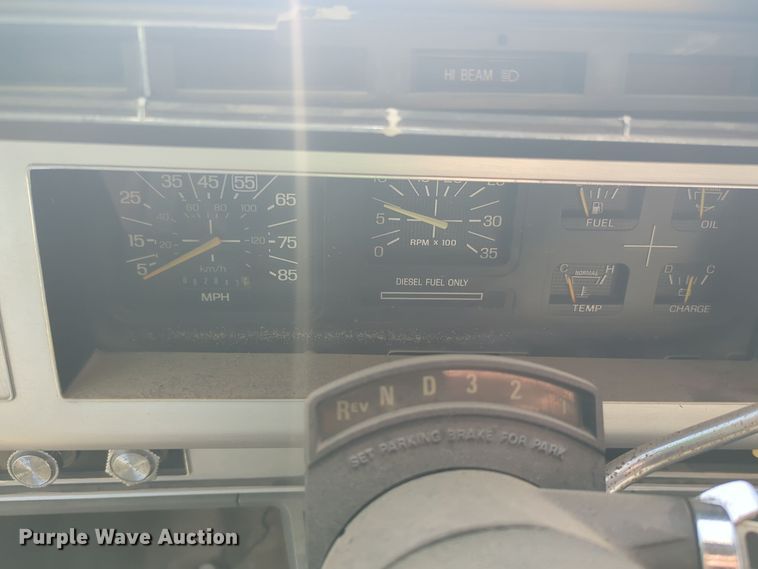 image for item ER1042 1985 Ford F700 pumper fire truck