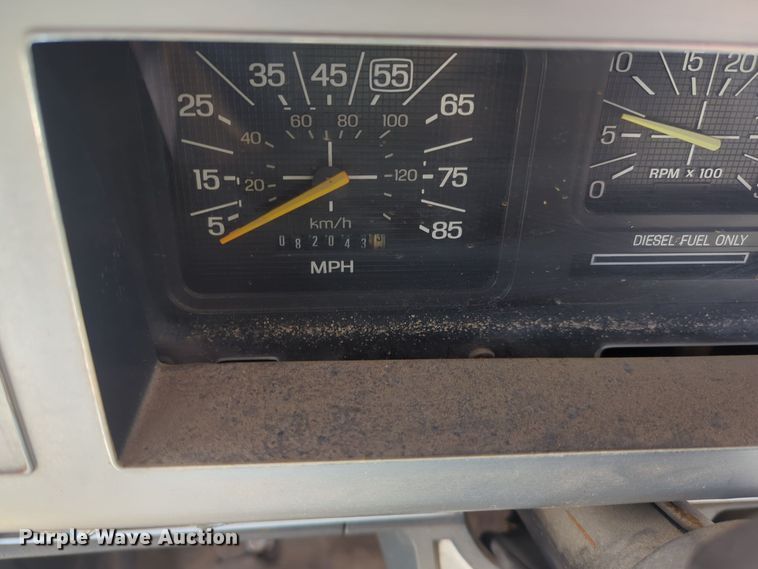 image for item ER1042 1985 Ford F700 pumper fire truck