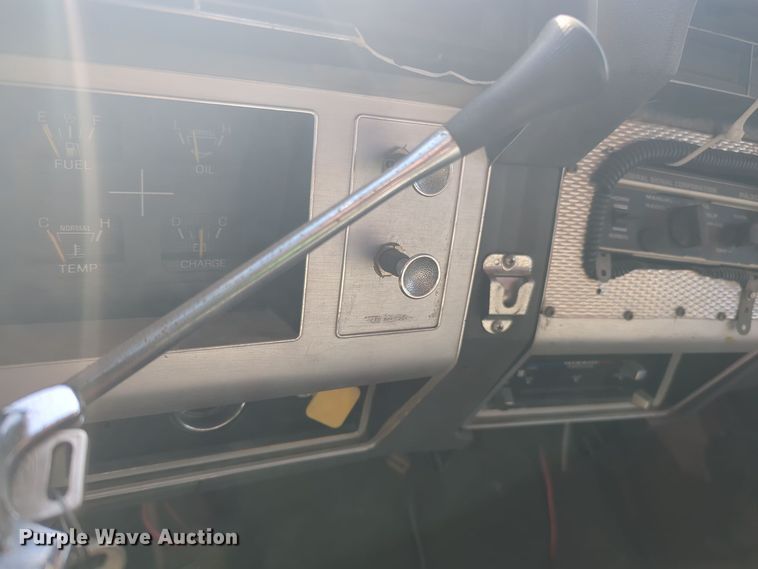 image for item ER1042 1985 Ford F700 pumper fire truck