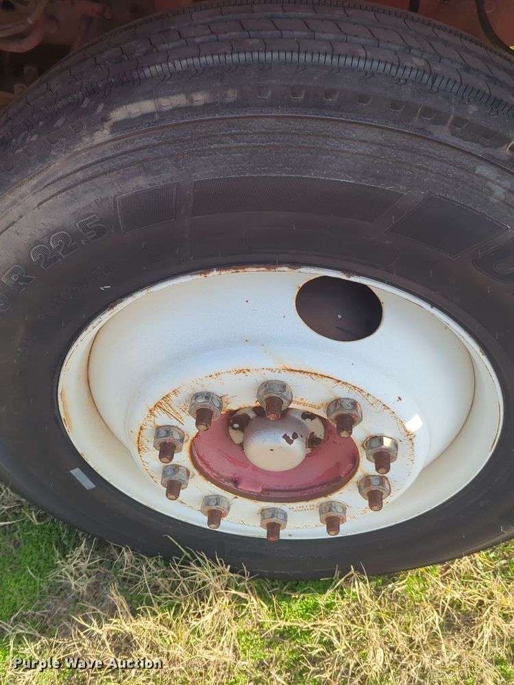 image for item ER1042 1985 Ford F700 pumper fire truck