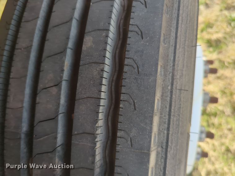 image for item ER1042 1985 Ford F700 pumper fire truck