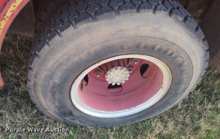 image for item ER1042 1985 Ford F700 pumper fire truck