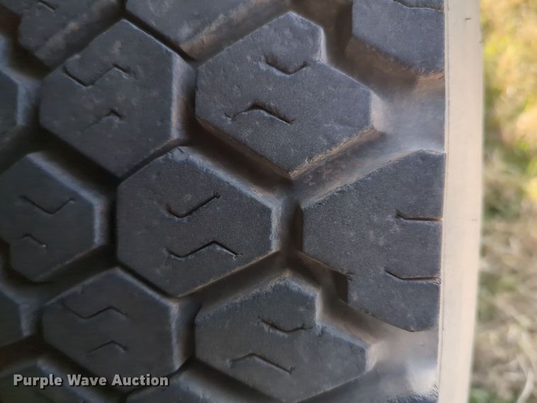 image for item ER1042 1985 Ford F700 pumper fire truck