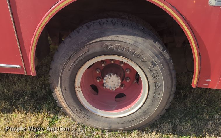 image for item ER1042 1985 Ford F700 pumper fire truck