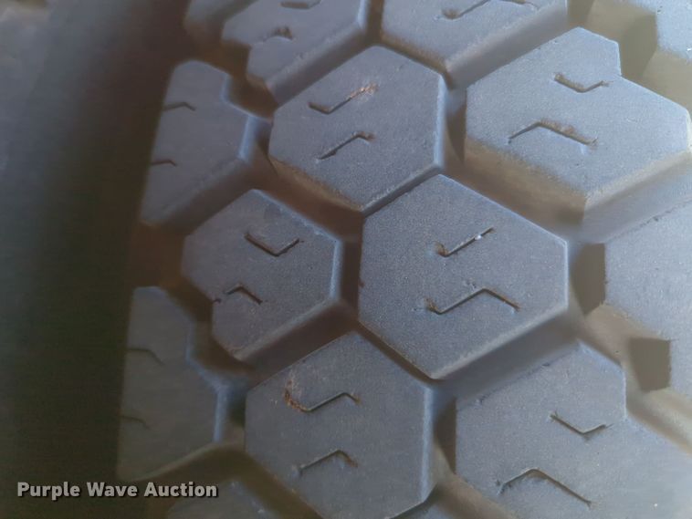 image for item ER1042 1985 Ford F700 pumper fire truck