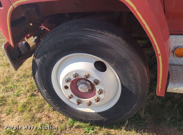 image for item ER1042 1985 Ford F700 pumper fire truck