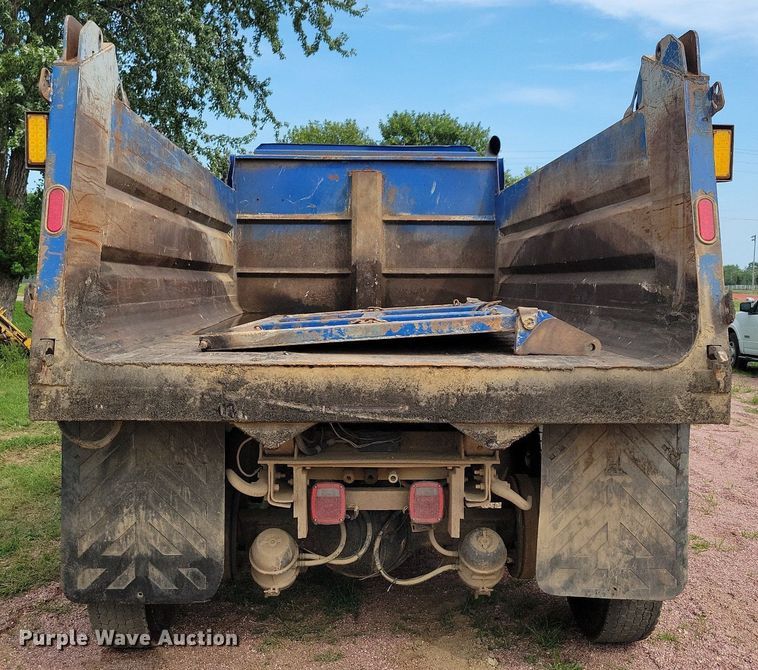 image for item KA9867 2005 International 7400 dump truck