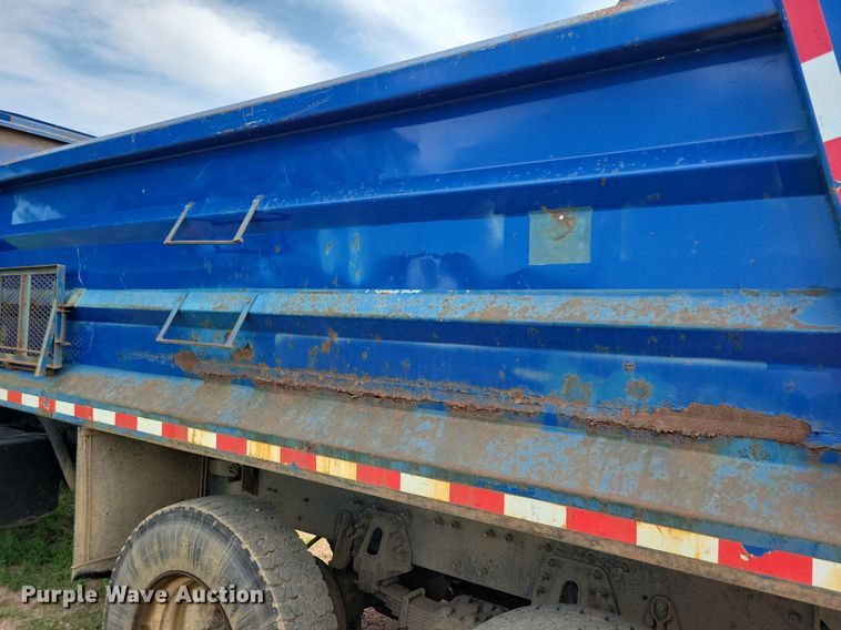 image for item KA9867 2005 International 7400 dump truck