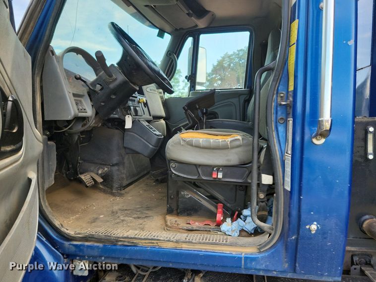 image for item KA9867 2005 International 7400 dump truck