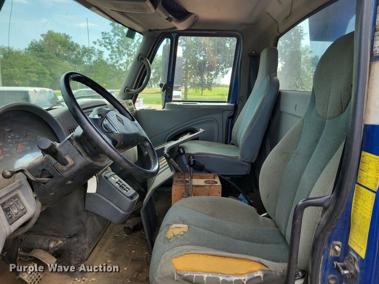 image for item KA9867 2005 International 7400 dump truck