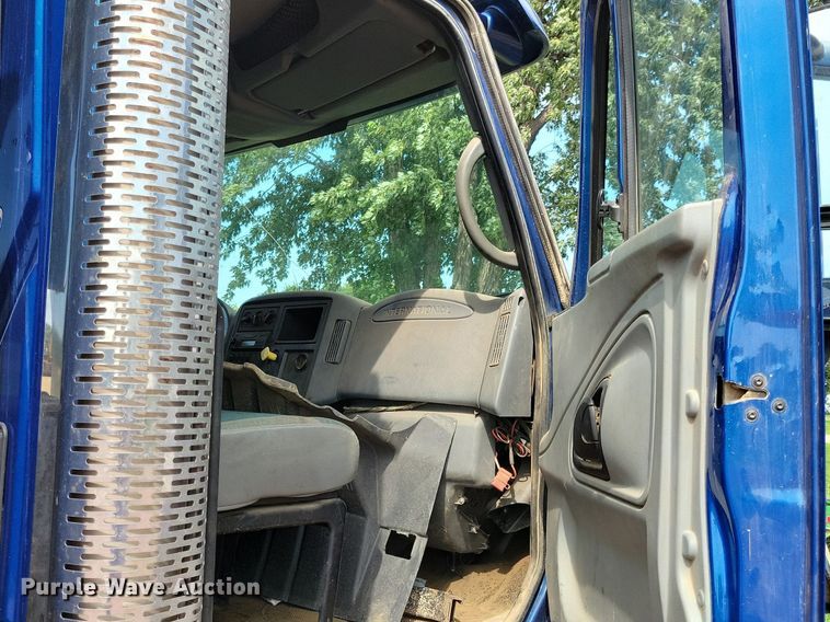 image for item KA9867 2005 International 7400 dump truck