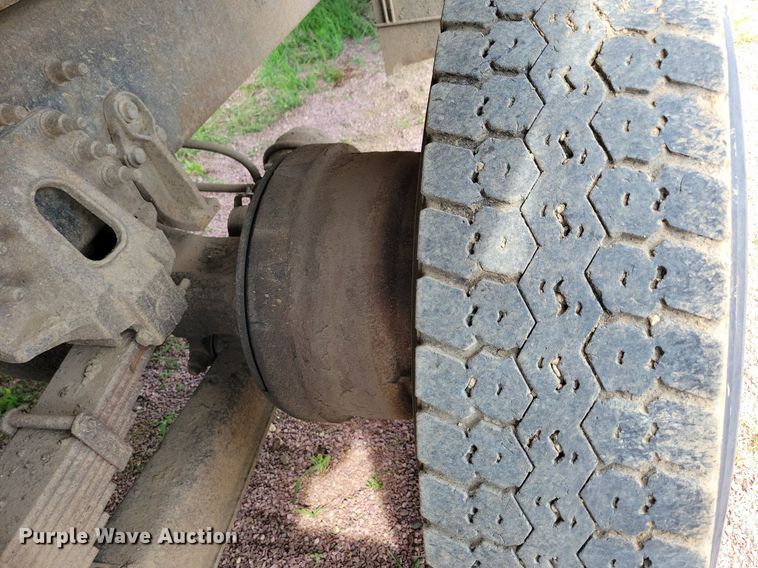 image for item KA9867 2005 International 7400 dump truck