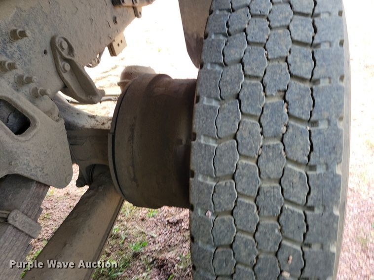 image for item KA9867 2005 International 7400 dump truck