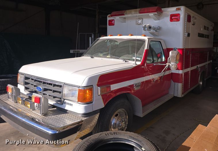 image for item NI9361 1990 Ford F350 XL ambulance