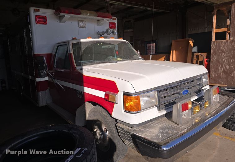image for item NI9361 1990 Ford F350 XL ambulance