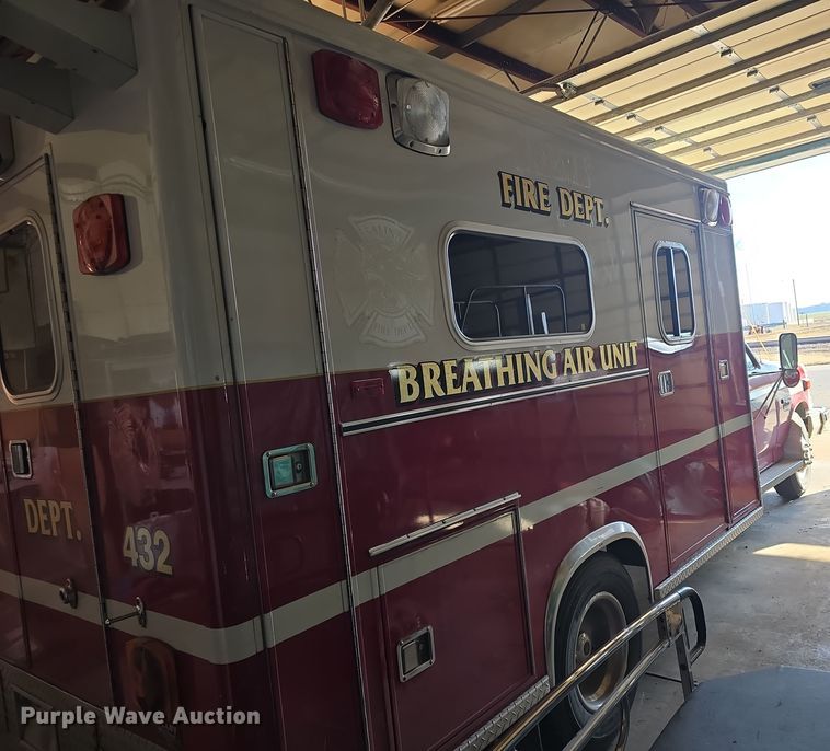 image for item NI9361 1990 Ford F350 XL ambulance