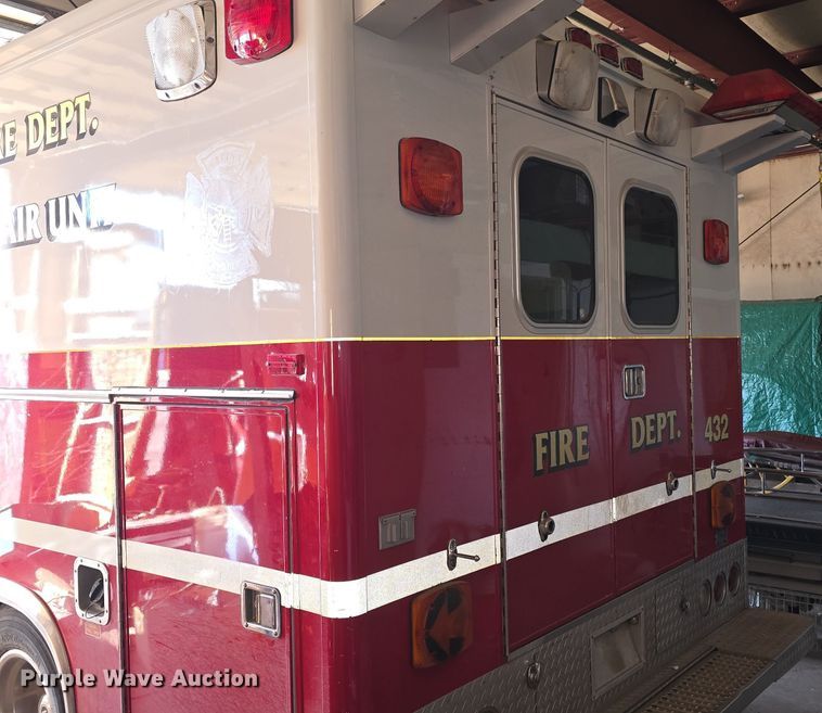 image for item NI9361 1990 Ford F350 XL ambulance