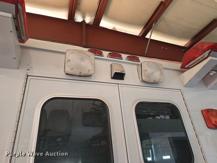 image for item NI9361 1990 Ford F350 XL ambulance