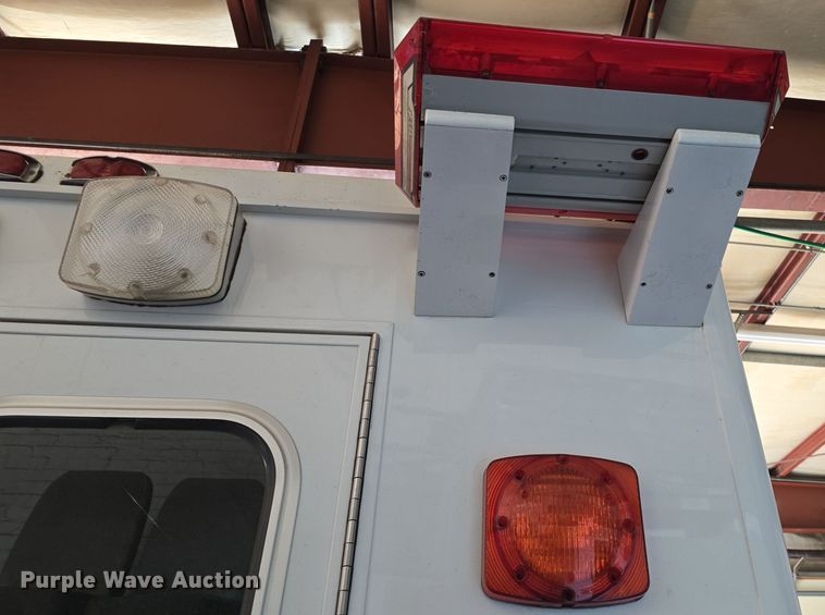 image for item NI9361 1990 Ford F350 XL ambulance