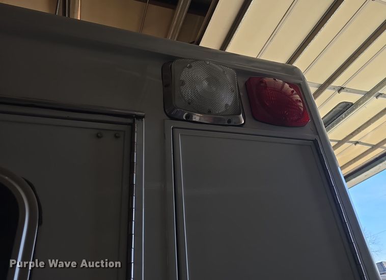 image for item NI9361 1990 Ford F350 XL ambulance